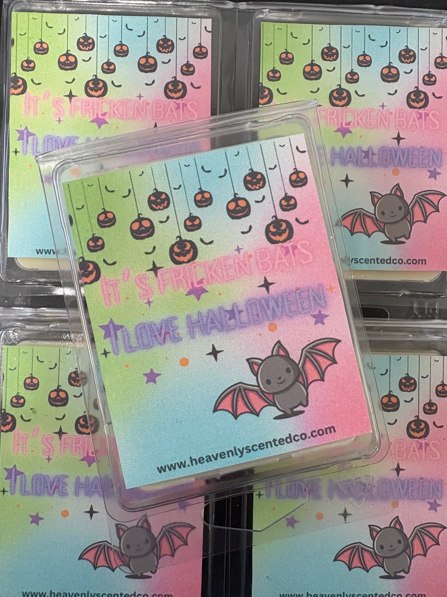 It’s fricken bats, I love Halloween clam shell wax melt