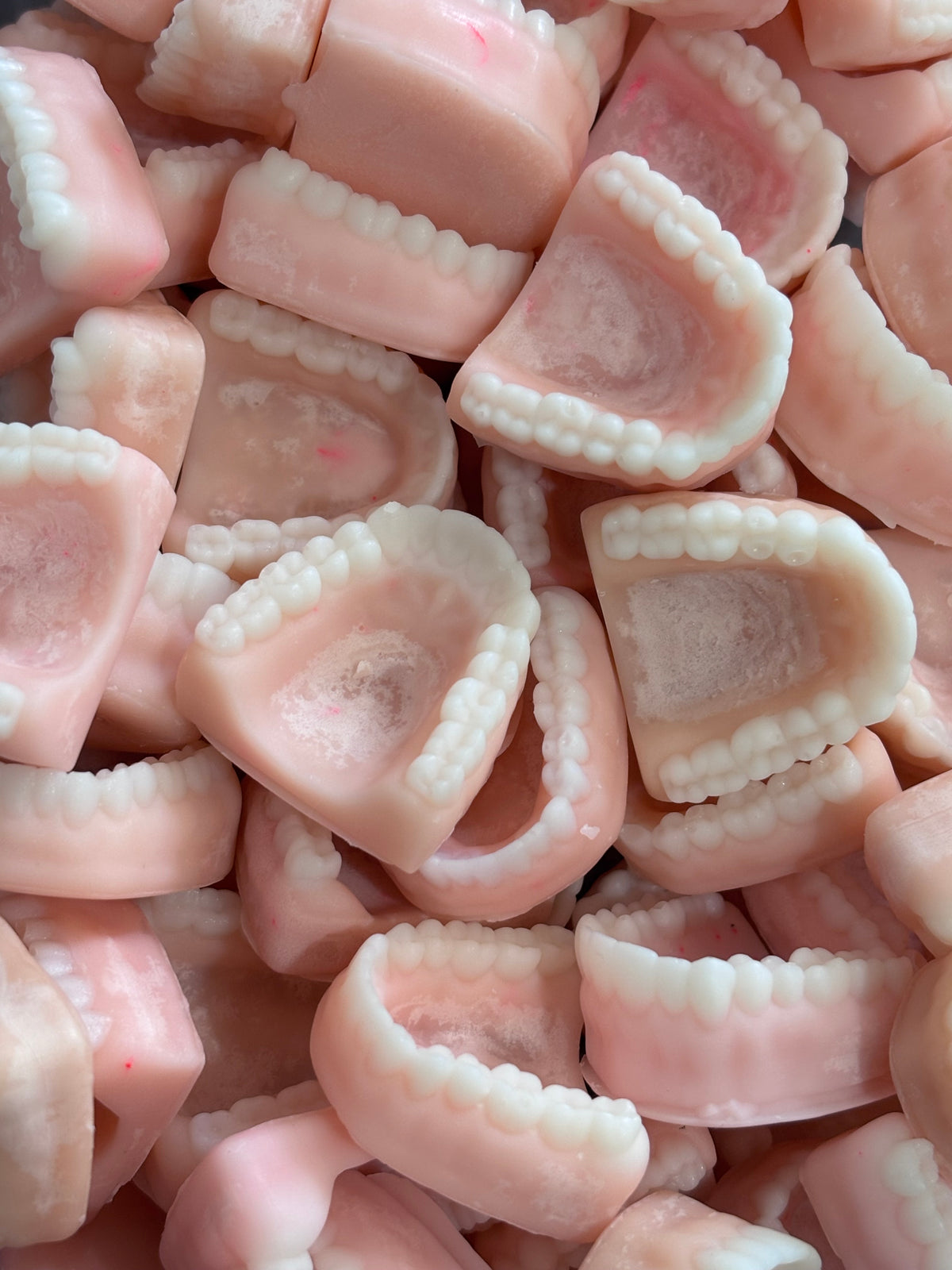 False teeth wax melt