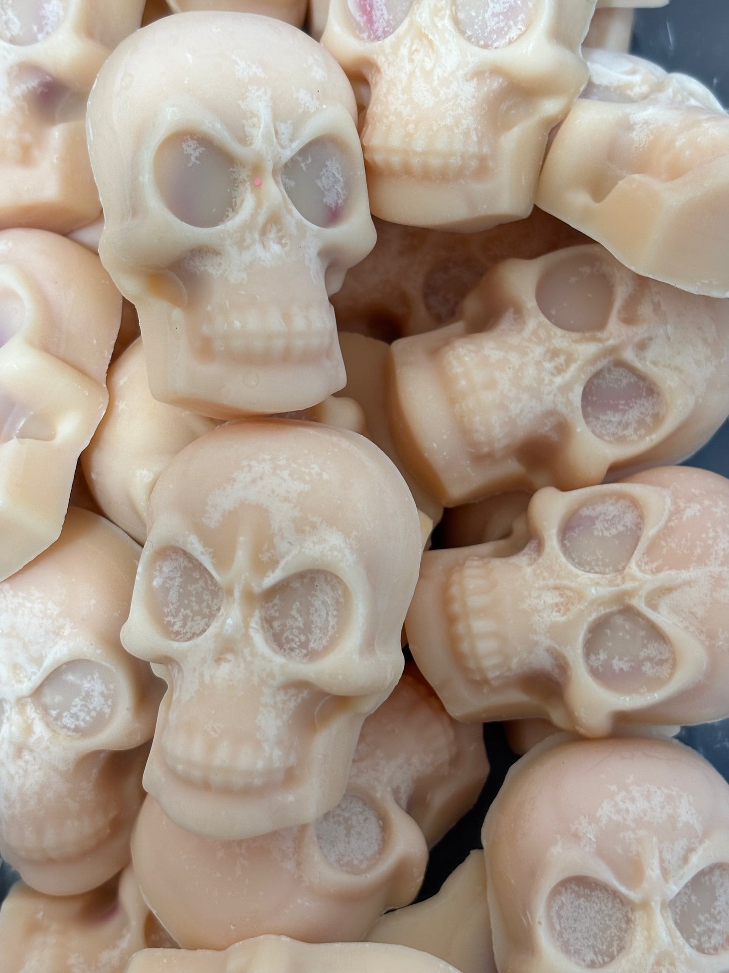 Bleeding skull wax melt